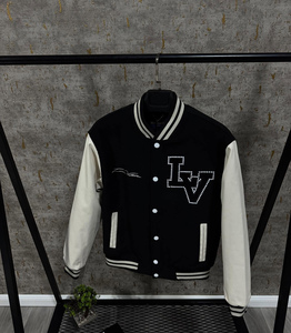 Veste universitaire unisexe en cuir avec manches en laine, patch perlé, broderie en chenille et logo au dos - Product Image 1
