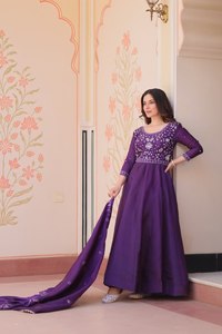 Robe et dupatta pour femme en soie pure brodée et pailletée, entièrement cousus, pour la fête de Diwali - Product Image 6