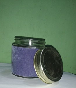 เทียนหอมในโถหนังลายหนังจระเข้สีดำพร้อมฝาโลหะ - Product Image 4