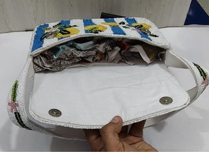 กระเป๋าถือทรงสี่เหลี่ยมผืนผ้า ALI FASHION ART ทำมือ ซักได้ พร้อมลายปักโพลีเอสเตอร์ ลูกปัดแก้ว ลูกเต๋า และการ์ด สำหรับใช้ในชีวิตประจำวัน - Product Image 2
