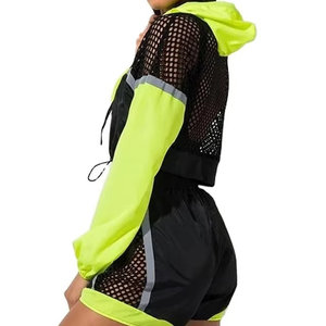 Conjunto Deportivo Personalizado para Mujer, Chaqueta Corta con Parches de Malla y Detalles Reflectantes, Pantalones Cortos, Ropa Deportiva - Product Image 2