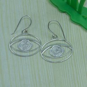 Boucles d'oreilles pendantes en argent sterling 925, motif œil maléfique fait main, forme géométrique, style bohème minimaliste pour femmes - Product Image 3