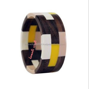 Brazalete Geométrico Irregular Grande de Resina, Modelo Love, Ecológico, Grueso, Apilable, Regalo de Verano para Ella - Product Image 2