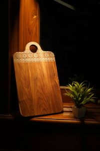 Planche à découper en bois d'acacia faite à la main avec poignée, bloc de service et de découpe naturel pour la cuisine - Product Image 2