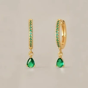 Pendientes de Aro con Cristal de Cuarzo en Forma de Lágrima - Joyería de Plata de Ley 925 con Piedra de Nacimiento Engastada en Puntas y Gemas de Cuarzo Facetadas - Product Image 5