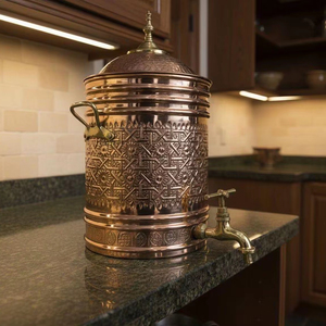 Dispensador de Agua de Cobre de Alta Gama, Hecho a Mano, Liso y Personalizado, de Boutique Supply - Product Image 1