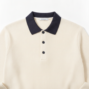 Polo en tricot à manches longues pour homme, couleur crème avec col et poignets bleu marine, style preppy, couleur unie, boutons sur le devant - Product Image 2