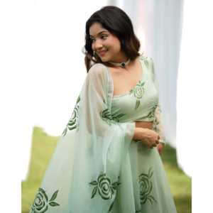 Conjunto de Lehenga de Chifón y Organza Pintado a Mano por Raina, Elegante y Ecológico, Talla XS, Primavera/Verano - Product Image 1