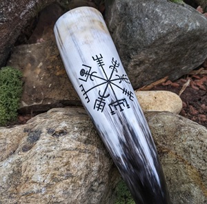 Corne à boire artisanale écologique style nordique Viking, en corne de bœuf polie, pour hydromel et bière, style animalier et religieux, articles de bar - Product Image 6
