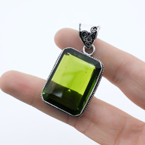 Pendentif rectangulaire en pierre précieuse vert péridot – Pendentif en argent plaqué - Product Image 3