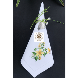 Lino natural duradero con bordado de hierba de San Juan, flores de color amarillo brillante que añaden calidez y encanto a las mesas. - Product Image 1