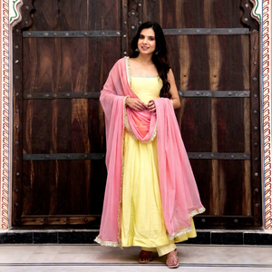 Derniers modèles de salwar kameez pour femmes pour mariage et fêtes, d'un fournisseur et exportateur indien. - Product Image 1