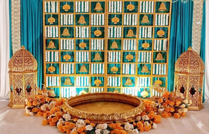 Escenario para la Ceremonia Haldi del Sur de Asia con Decoración Tradicional, Accesorios Vintage Modernos de Fibra de Vidrio, para Rituales Indios al Aire Libre, Configuración para Haldi en EE. UU. - Product Image 2