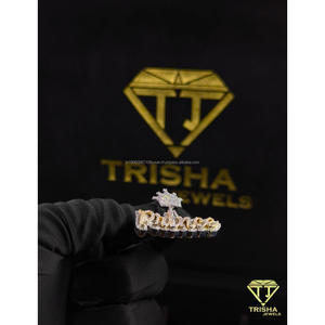 Collar con colgante de diseño premium Prince Script con diamante Moissanite, plata de ley 925, brillante, moderno, estilo hip hop, de Trisha Jewels - Product Image 5