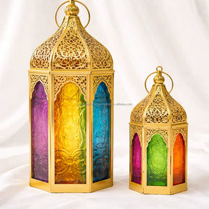 Farol marroquí de metal y vidrio como centro de mesa - Product Image 1