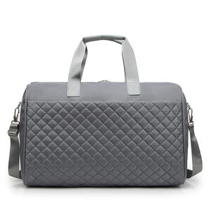 Sac de voyage matelassé en nylon de qualité supérieure, grande capacité, résistant à l'eau, sac de week-end pour femmes avec bandoulière - Product Image 2