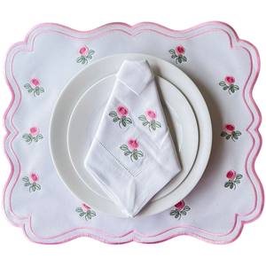 Juego de Manteles Individuales y Servilletas de Lujo Personalizados al por Mayor, Lavables a Máquina, con Bordado de Rosas Rosadas, Borde Festoneado de Algodón, para Hogar y Bodas - Product Image 1