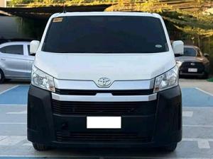 Fourgon de transport multiplaces d'occasion 2021, série Commuter - Product Image 3