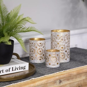 Ensemble de bougeoirs cylindriques avec découpes florales, finition intérieure dorée, décoration d'intérieur, utilisation pour mariage, durable - Product Image 2