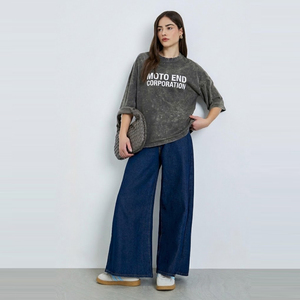 Camiseta Oversize Gris Oscuro con Lavado Ácido para Mujer, Manga Corta, Cuello Redondo, Algodón, Estilo Urbano con Estampado de Letras en el Pecho - Product Image 2