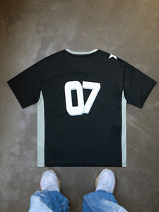 Maillot de football américain personnalisé par sublimation, 100 % polyester, maille épaisse, t-shirt d'entraînement, col en V oversize, haut de sport - Product Image 3