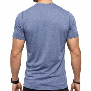 เสื้อยืดกีฬาผู้ชาย สีพื้น ทรงเข้ารูป น้ำหนักเบา ระบายอากาศได้ดี เหมาะสำหรับออกกำลังกาย ใส่ลำลอง และใช้ในชีวิตประจำวัน - Product Image 3