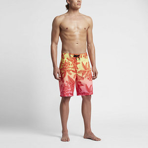 Shorts de bain pour hommes à imprimé palmiers tropicaux, motif feuilles, dégradé jaune et rouge, avec cordon de serrage à la taille - Product Image 6