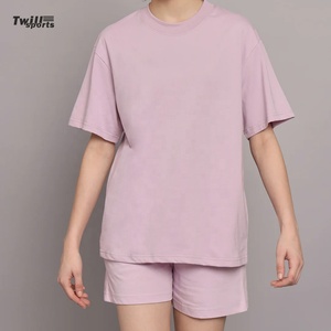 ชุดเซ็ตสองชิ้นสำหรับผู้หญิง ปรับแต่งได้สำหรับฤดูร้อน กางเกงขาสั้นทรง Biker และเสื้อตัวยาว ผ้าฝ้ายฟลีซ 100% เป็นมิตรกับสิ่งแวดล้อม แห้งเร็ว - Product Image 1