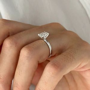 Anillo de Compromiso Solitario con Diamante Cultivado en Laboratorio de Corte Ovalado de 2 Quilates, Chapado en Oro Rosa, Joyería de Lujo para Novia, Regalo para Ella - Product Image 2