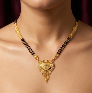 Elegante Mangalsutra de Boda Divyoro, Chapado en Oro, con Cuentas Negras y un Diseño de Colgante Intrincado - Product Image 2