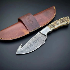 Cuchillo de caza y desollado de hoja fija de acero de Damasco Nordic Forge con gancho para tripas, mango de cuerno de carnero, espiga completa, personalizado OEM/ODM - Product Image 1