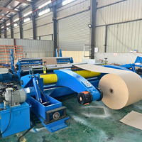 Machine de découpe et de rembobinage robuste pour rouleaux géants de papier bobine, de rouleau à rouleau, pour la fabrication de tubes en papier