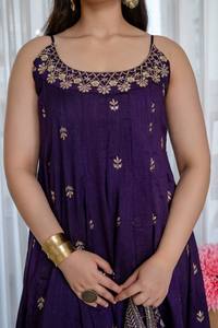 Ensemble Anarkali brodé violet avec dupatta, tenue traditionnelle indienne et pakistanaise pour femmes, vêtements de mariage en coton, coupe régulière, longueur cheville - Product Image 3