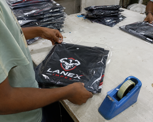 Débardeur de sport personnalisé pour homme, sans manches, pour la musculation |   Singlet de musculation par sublimation |   Vêtements de sport pour l'entraînement, fabrication OEM - Product Image 5