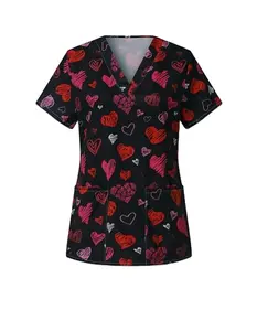 Tenues médicales personnalisées avec logo, écologiques, imprimées cœur, en tissu doux de polyester et élasthanne, pour hôpitaux - Product Image 1