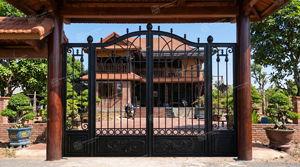 Puerta Batiente Metálica de Estilo Europeo con Acabado en Grano de Madera, Recubrimiento en Polvo Resistente para Exteriores, Uso en Villas, Fácil Instalación - Product Image 2