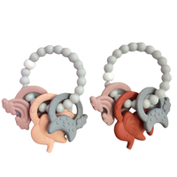 Lot de 4 jouets de dentition en silicone multicolores avec logo personnalisé pour bébés de 3 mois et plus, conception anti-étouffement, 100 % silicone de qualité alimentaire, anneau de dentition pour tout-petits