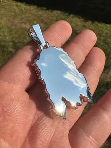 Pendentif unisexe élégant plaqué or avec décoration inspirée d'un visage de diamant pour les événements de mode et les tenues décontractées - Product Image 2