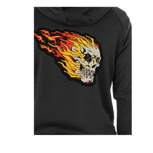 Ensemble de survêtement streetwear 2-en-1 noir à capuche pour homme, veste zippée avec appliques têtes de mort flamboyantes et pantalon de jogging à cordon de serrage, couleur unie - Product Image 3