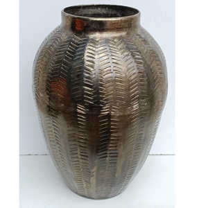 Elegante Florero Moderno de Aluminio - Base Antideslizante Hecha a Mano, Ligera y Duradera, de Alta Calidad para Bodas, Cumpleaños, Hogar y Oficina - Product Image 2