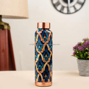 Bouteille d'eau en cuivre antique avec corps martelé à la main pour le soutien immunitaire de l'eau de désintoxication et l'utilisation de la guérison digestive - Product Image 2