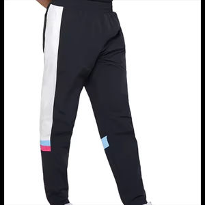 Conjunto de dos piezas de chaqueta corta de nailon ligero personalizado y pantalones cortos de verano, estilo streetwear, chándal cortavientos estampado. - Product Image 4