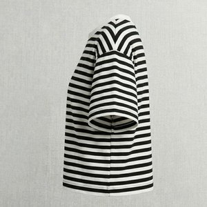 เสื้อยืดผู้หญิงแฟชั่นฤดูร้อนใหม่ แขนครึ่งตัว ทรงปกติ สีขาว สีดำ ลวดลายเรียบง่าย สไตล์ลำลอง แต่งลายปักโลโก้  ย้อมสีพื้น - Product Image 4