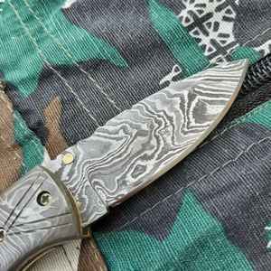 Cuchillo de caza de acero de Damasco hecho a mano con mango de hueso y madera, tamaño personalizado, lote de cuchillos de hoja fija para acampar y desollar. - Product Image 5