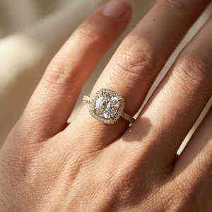 Bague Solitaire de Luxe en Or Jaune 14K 18K Certifiée IGI avec Diamant de Laboratoire Taille Coussin 2C D VVS, Personnalisable pour Fiançailles et Mariage - Product Image 6