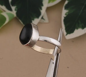 Bague Solitaire Classique Bohème Faite à la Main en Argent Sterling 925 avec Onyx Noir Taillé Poire Sertie Clos, Certifiée Mariage de Jaipur - Product Image 3