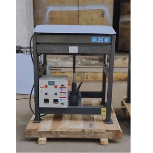 Presse hydraulique combinée 60 x 60 la plus vendue pour le formage par compression, le laminage et le façonnage efficace des tôles dans l'industrie - Product Image 6