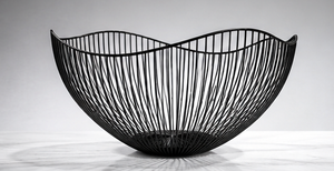 Décoration sculpturale contemporaine minimaliste noire en texture de panier, objet d'art moulé, commande en gros - Product Image 3