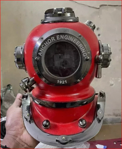 Casque de plongée sous-marine en métal rouge, décoratif, type gouvernail maritime, ornements de tête de navire nautique, sculpté et gravé, objet de présentation - Product Image 3