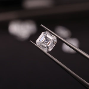 Diamant de laboratoire pur 0,65 ct, couleur D, clarté IF, taille Asscher, diamant poli HPHT, certifié IGI, taille brillant pour la fabrication de bijoux B2B - Product Image 1